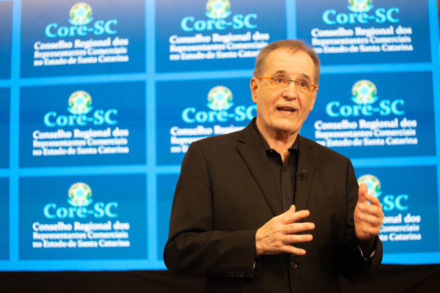 walter-longo-foi-destaque-na-programacao-do-14-encontro-catarinense-de-representantes-comerciais